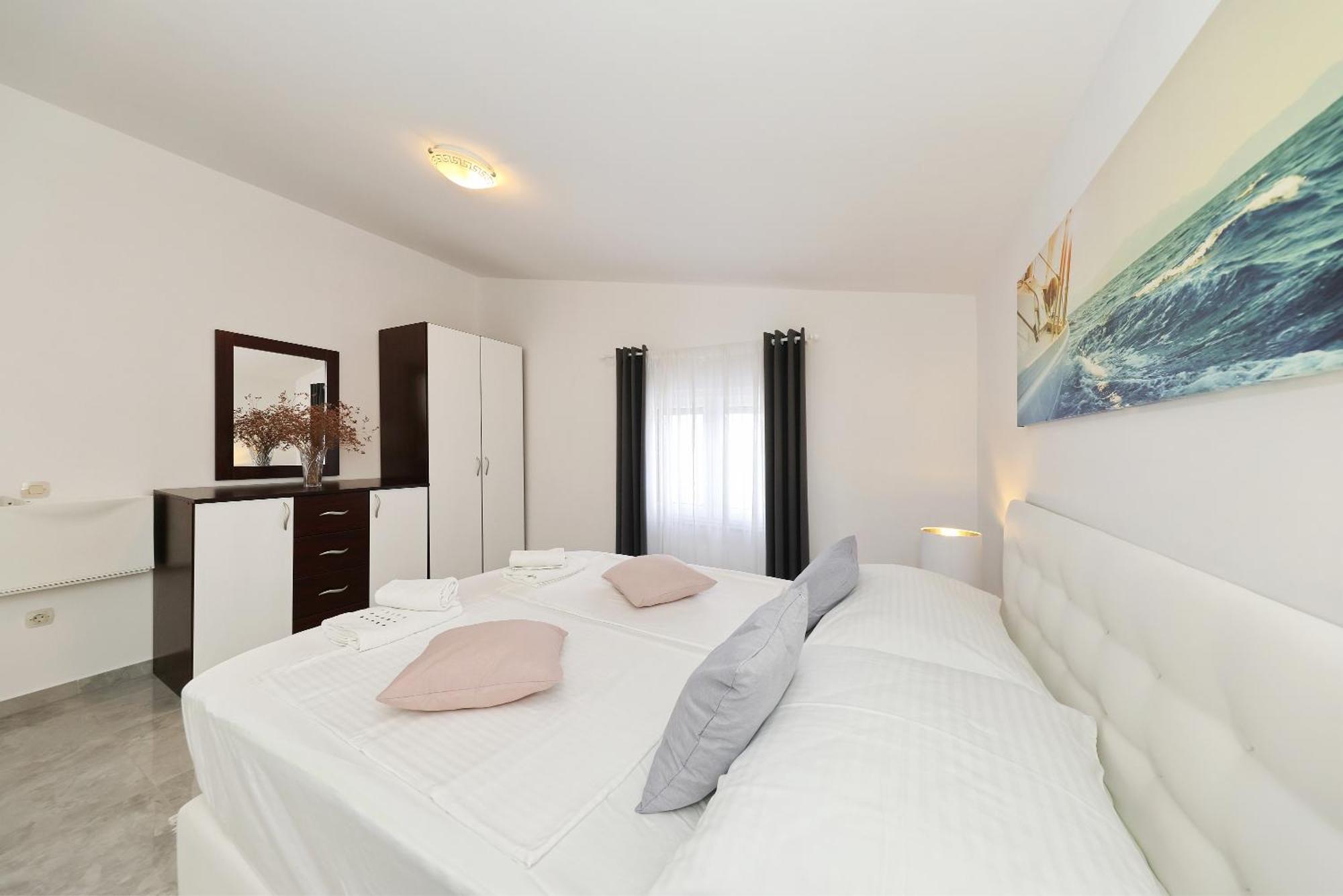 Apartments Rosini, 300M From The Beach With Shared Tavern And Bikes, Нин Экстерьер фото