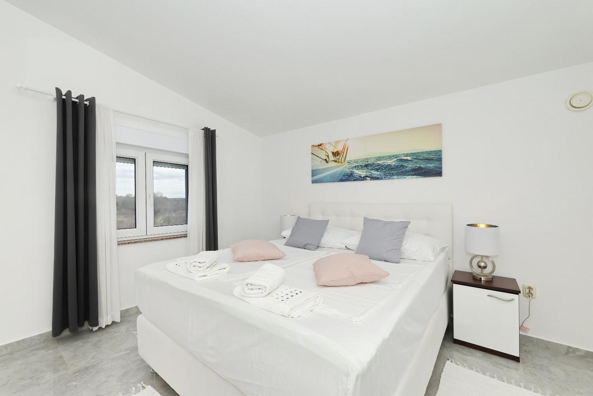 Apartments Rosini, 300M From The Beach With Shared Tavern And Bikes, Нин Экстерьер фото