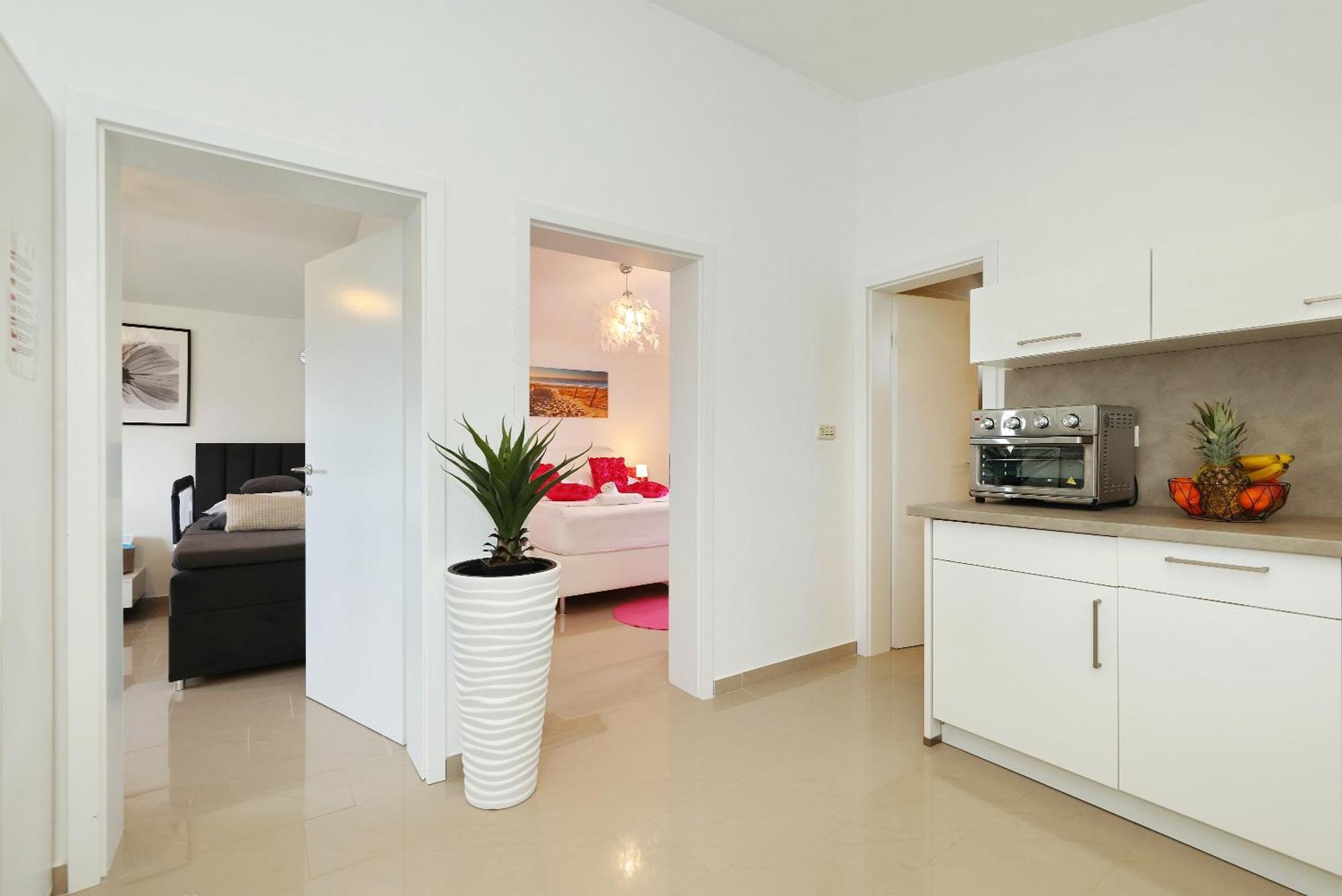 Apartments Rosini, 300M From The Beach With Shared Tavern And Bikes, Нин Экстерьер фото