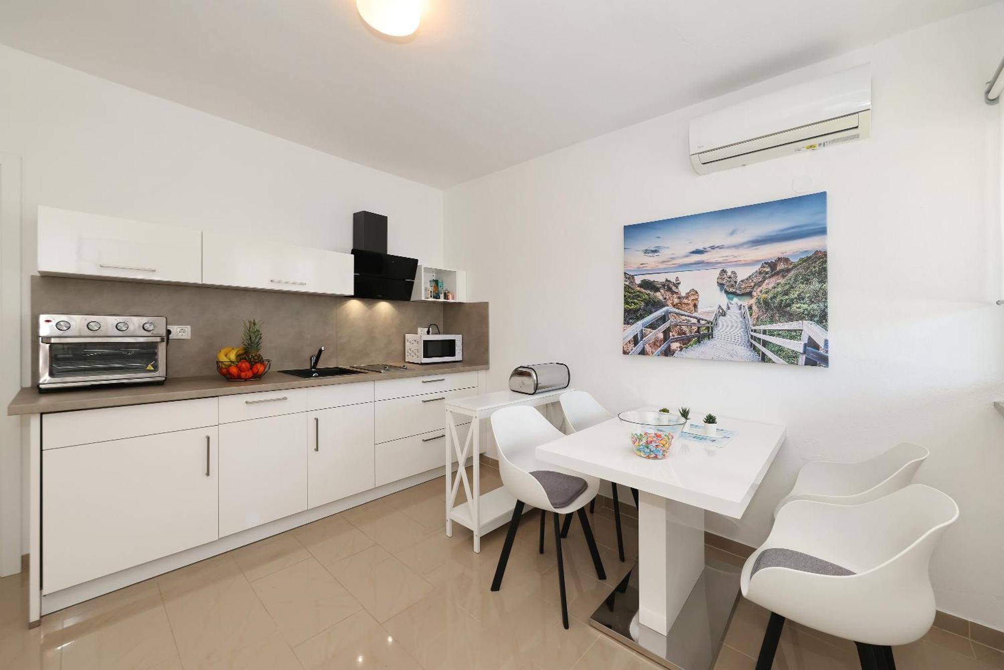 Apartments Rosini, 300M From The Beach With Shared Tavern And Bikes, Нин Экстерьер фото