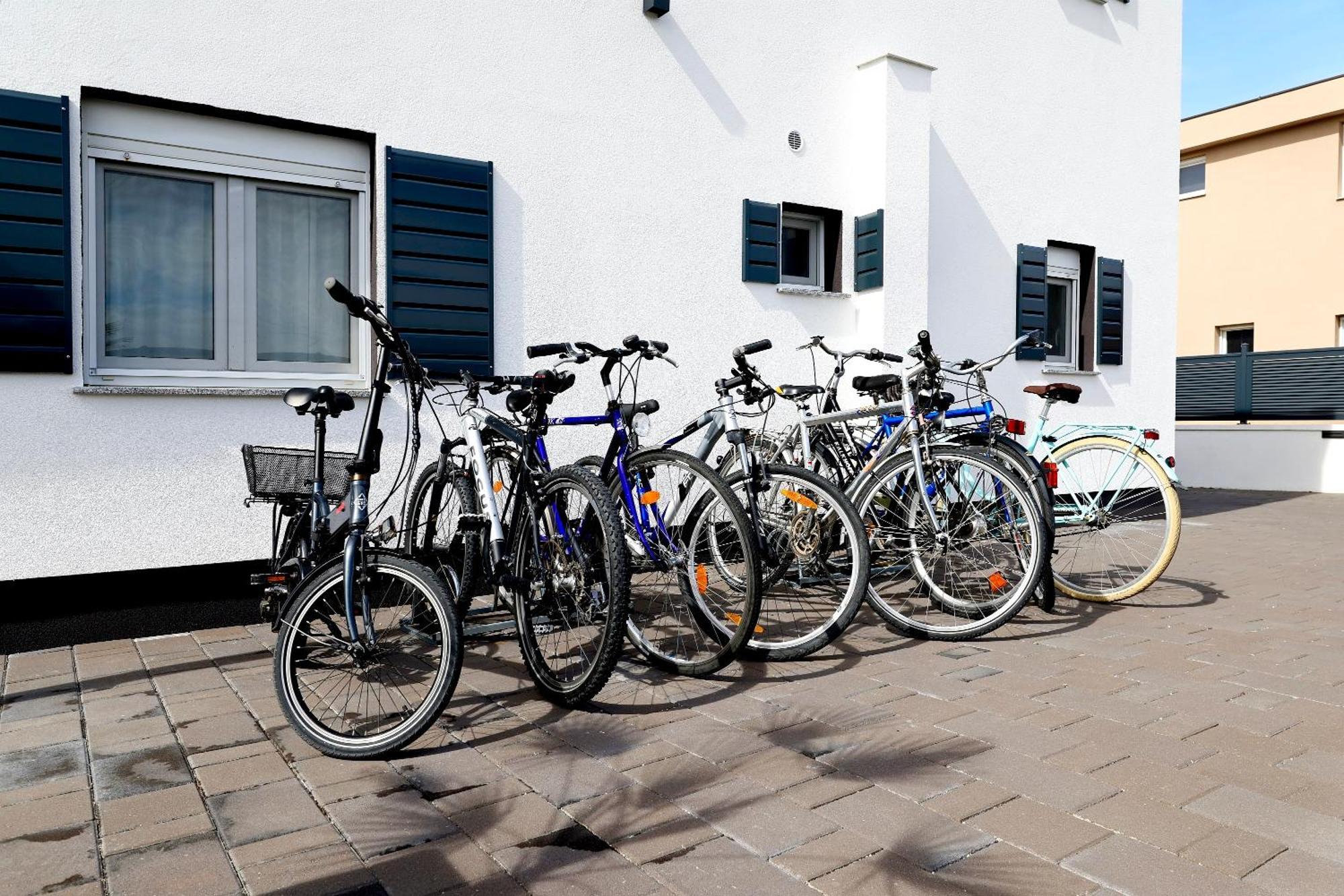 Apartments Rosini, 300M From The Beach With Shared Tavern And Bikes, Нин Экстерьер фото